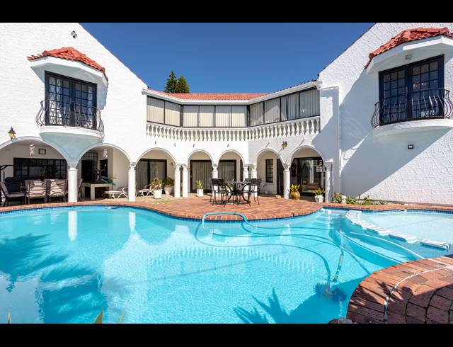 6 BEDROOM FREEHOLD FOR SALE IN WYNBERG